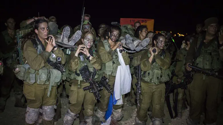 Male and female soldiers in Caracal battalion