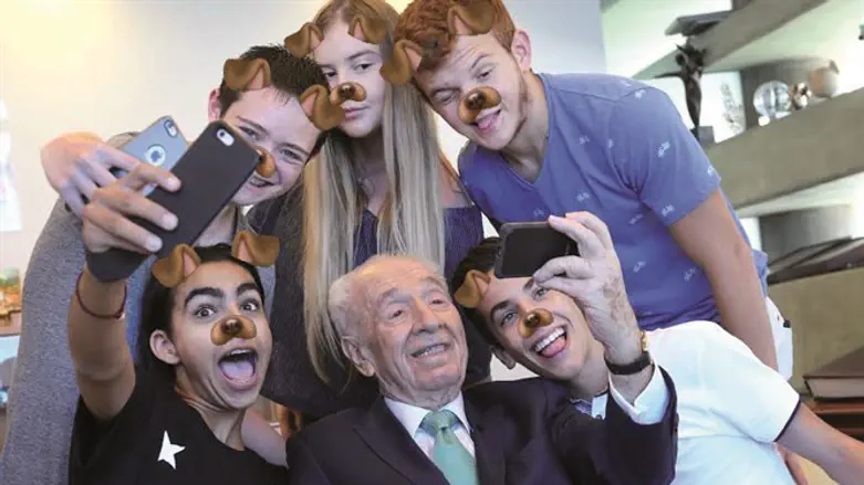 Шимон Перес на открытии Snapchat'а