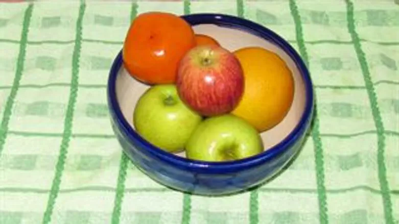 קערת פירות. התפוז כבר לא שלנו