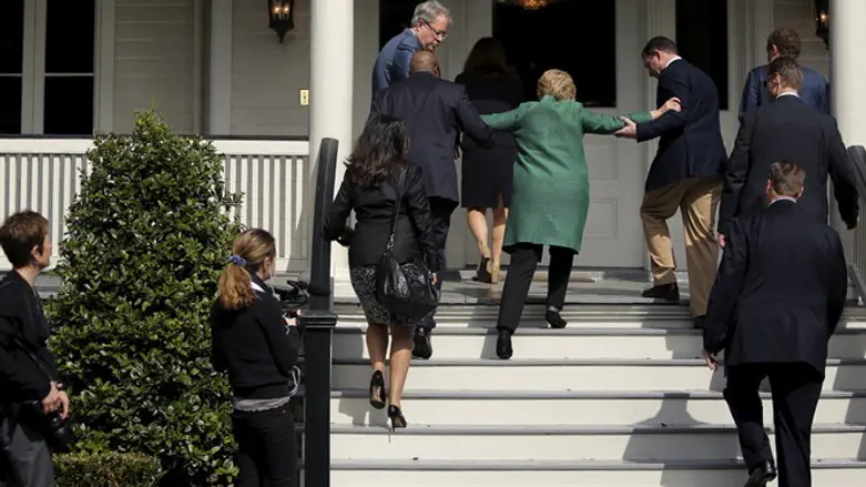Clinton struggles up stairs during South Carolina visit in February, 2016