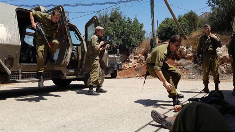 מתרגלים טיפול תחת אש