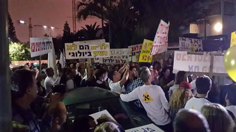 הפגנת האבות