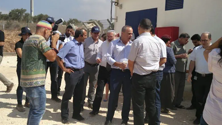משיקים וחונכים