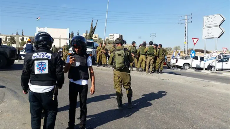 זירת הפיגוע בכיכר אדם