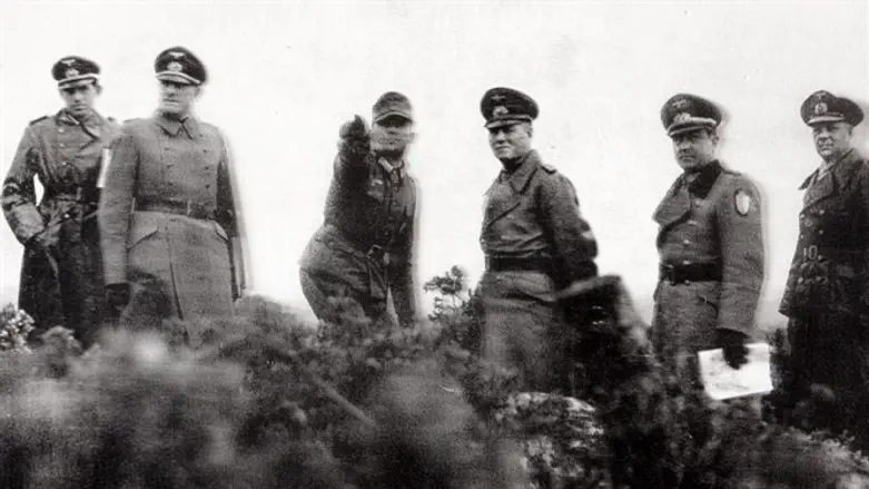 Goebbels being briefed
