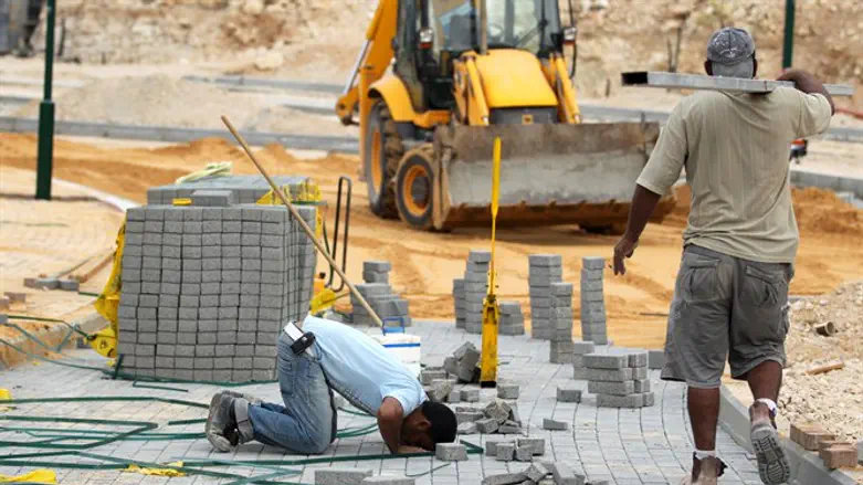 מתגייסים לבנייה מחודשת. אילוסטרציה (למצולמים אין קשר לאמור בכתבה)