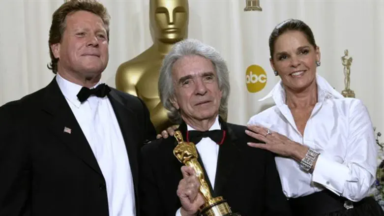 הילר עם מגרו ואוניל.