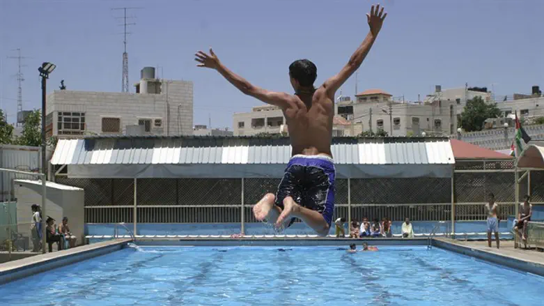 Swimming pool (illustrative)