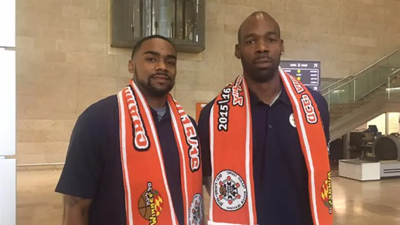 פטריק ריצ'ארד וצ'ארלס תומאס בנתב"ג