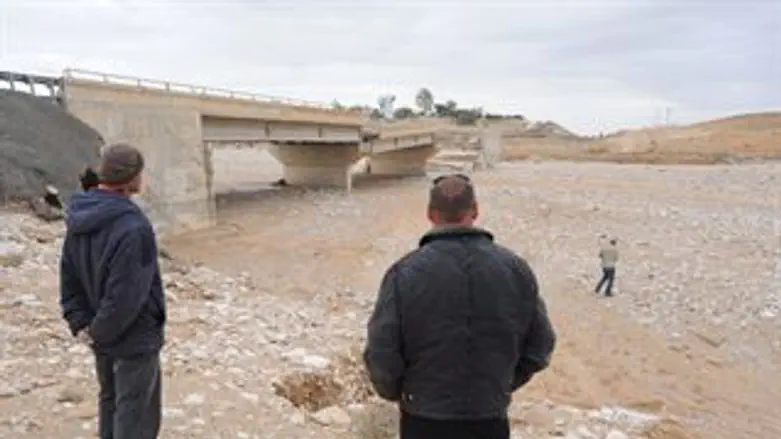 הגשר שקרס בשיטפון