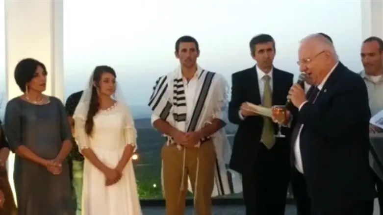 השמחה במעונם. חתונת שיראל שער ואיתמר פישפידר