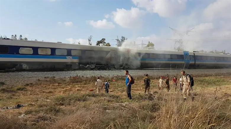 הקרון שעלה באש והנוסעים שנמלטו ממנו