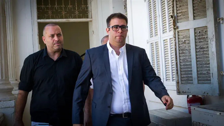 להחמיר. חזן