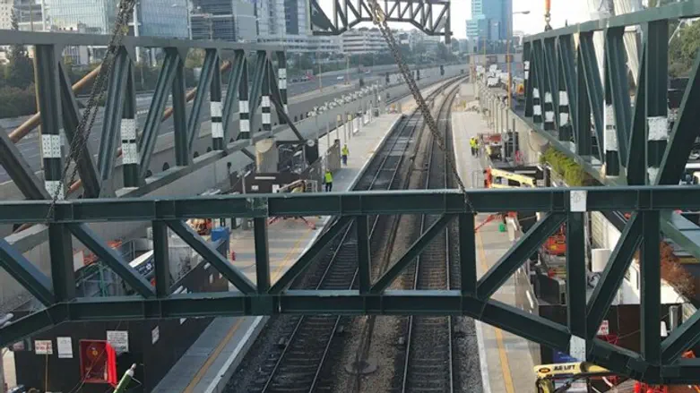 Israel railway, TA Hashalom station