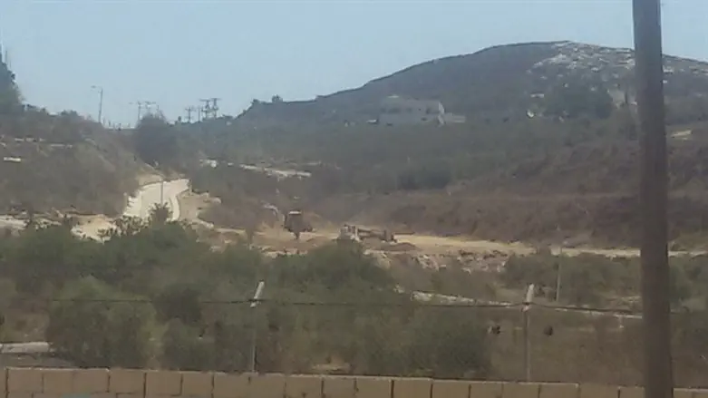 עבודות הכשרת הקרקע סמוך לישוב