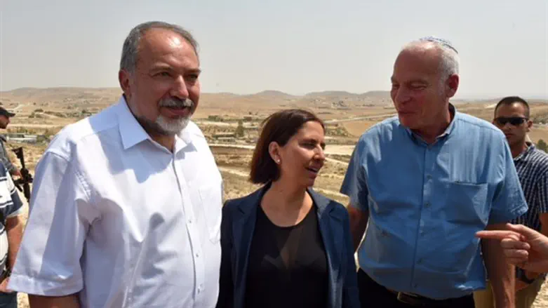 ליברמן, גמליאל ואריאל בסיור היום