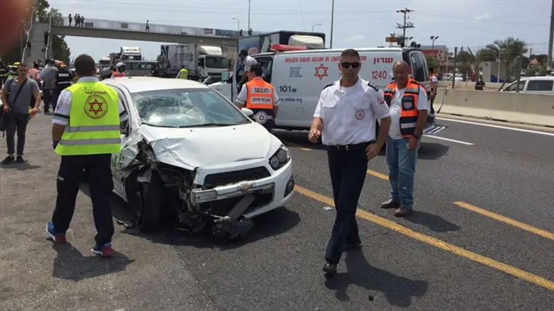 הרכב שפגע בתחנת האוטובוס