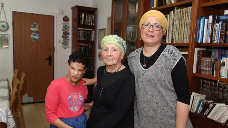 "למדתי דרך ליאת כל כך הרבה, זה פתח לי את החשיבה". מינה גוברי (מימין), חביבה צחור וליאת