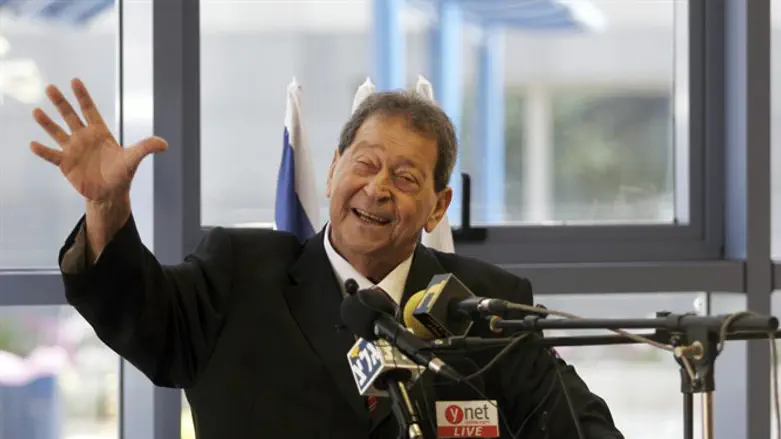 ההתייצבות סביבו אחרי מותו מדאיגה. בנימין בן אליעזר