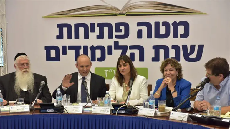 Чиновники министерства образования