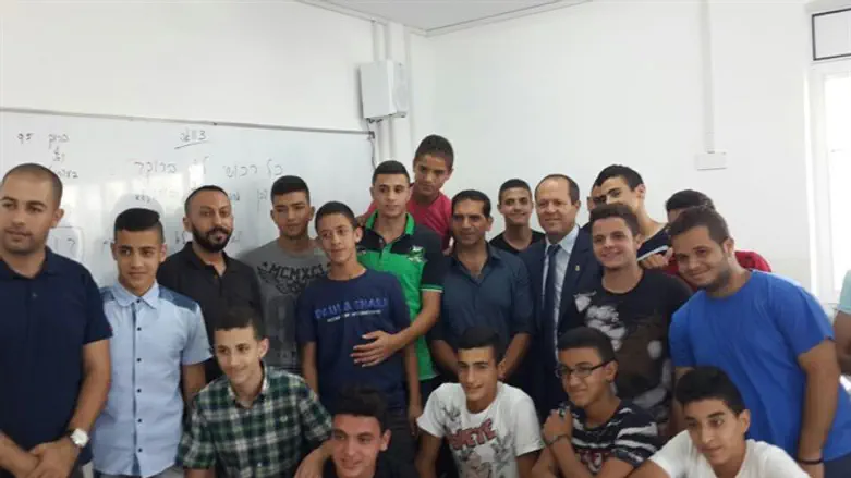 חונכים את בית הספר עם ראש העיר