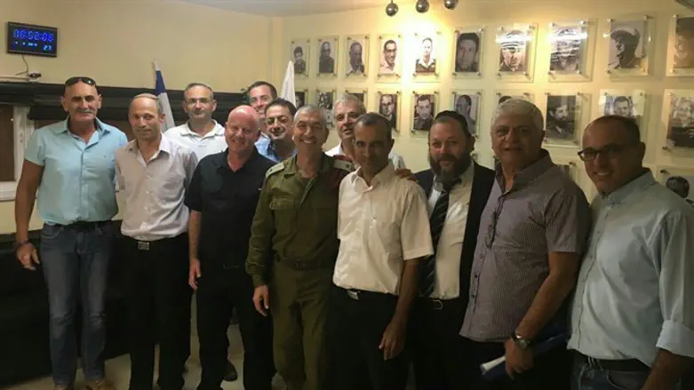 ראשי יו"ש עם האלוף נומה