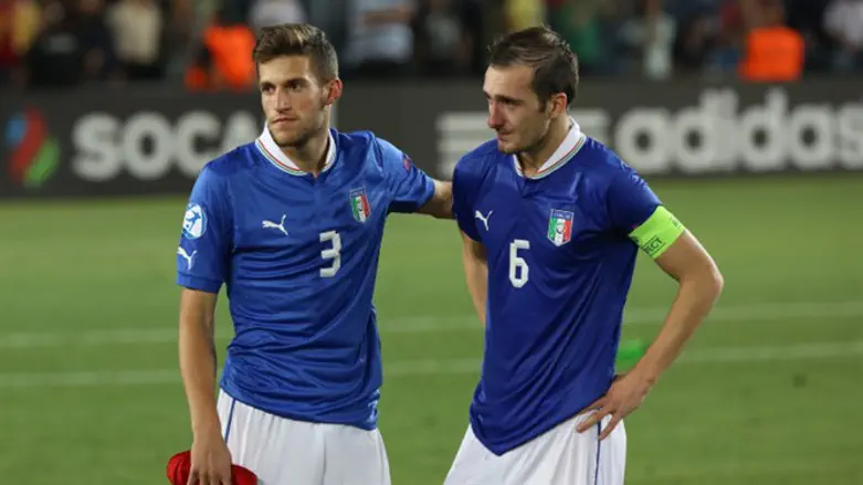 שחקני איטליה. ניצחון במשחק פתיחת היורו