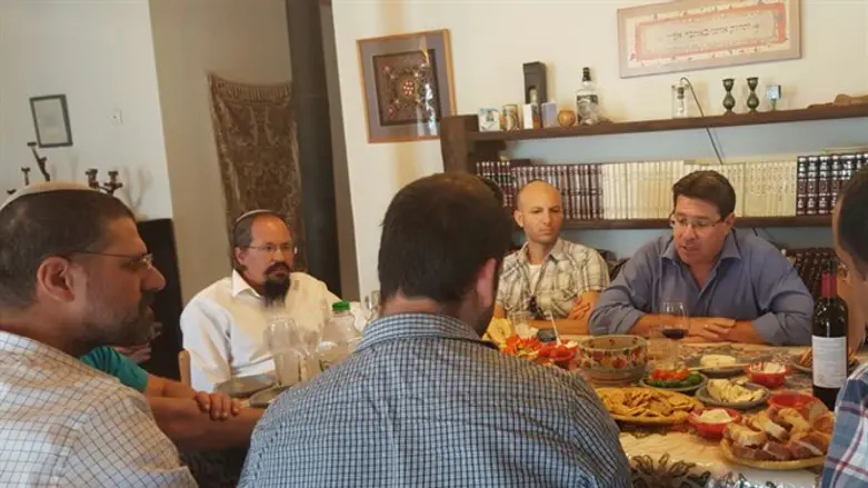 אקוניס בעמונה. הבוקר