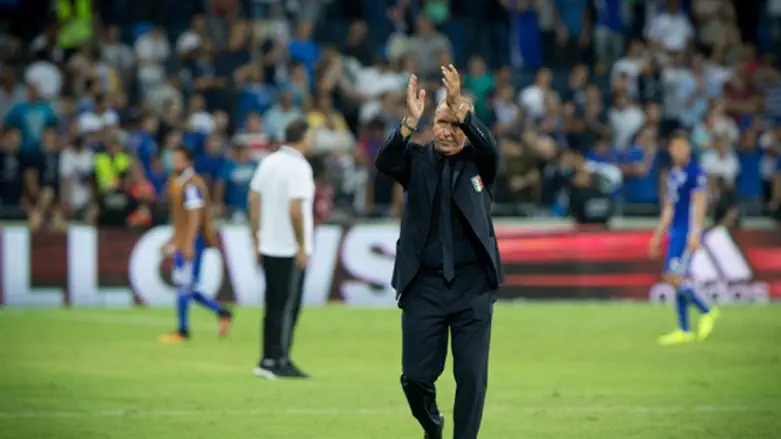 אלישע לוי. לא מתרגש מהביקורות