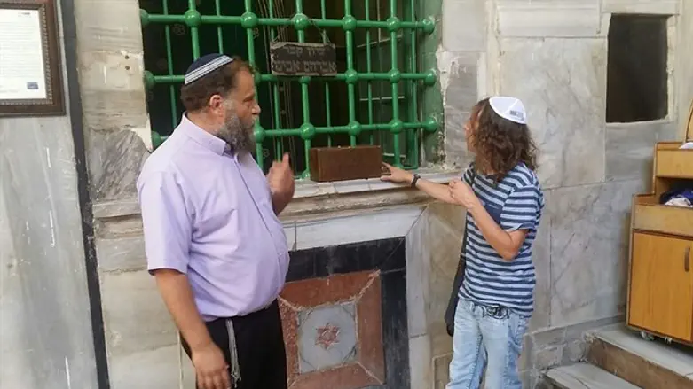 Хецрони и Гопштейн у Пещеры Патриархов