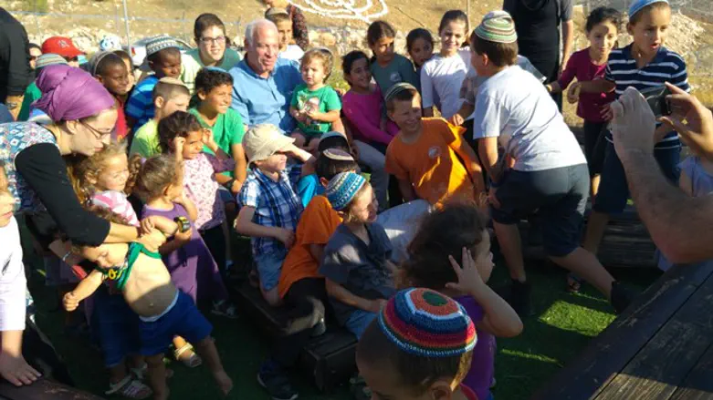 Uri Ariel visits Migron
