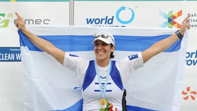 מורן סמואל. סגנית אלופת העולם בחתירה