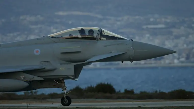 Fighter jet