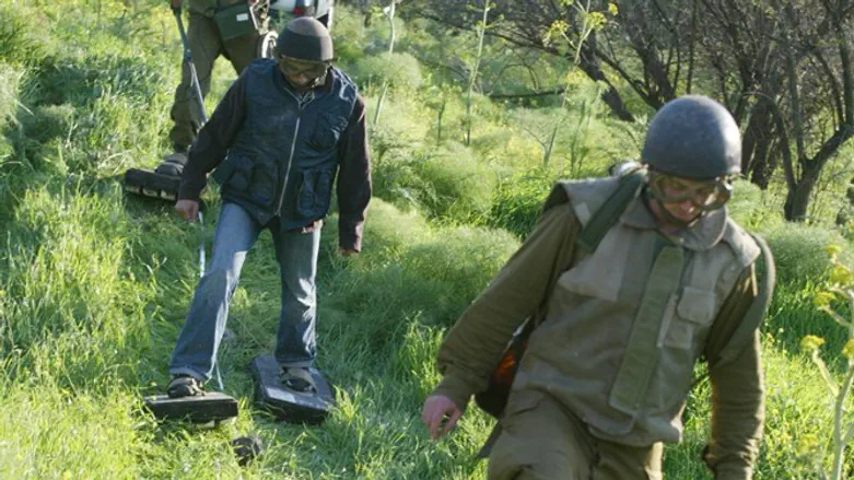 איתור מוקשים. אילוסטרציה