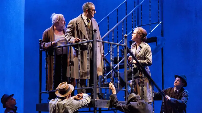 לבד בברלין.