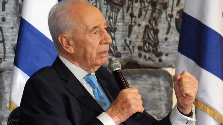 Шимон Перес