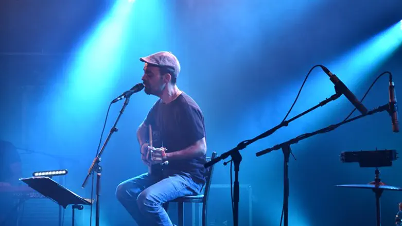 מופע פיוטי סליחות עם הזמר עמיר בניון