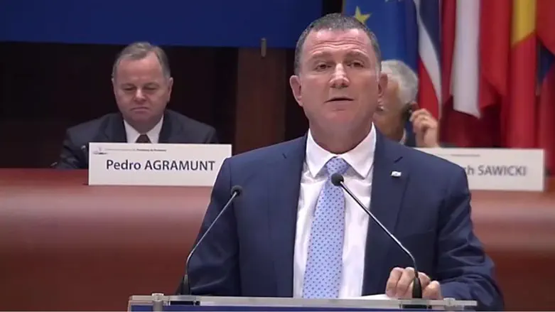 אדלשטיין במהלך נאומו בפרלמנט האירופי