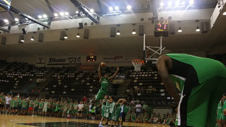 שחקני חיפה הערב. פתחו את העונה עם מחלקת הנוער