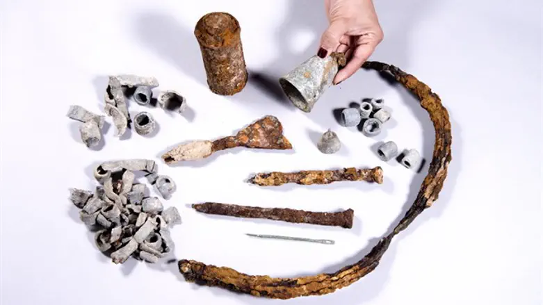 ממצאים שנחשפו: קרסים, משקולות, פעמון ועוד