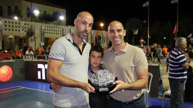 טפירו וקורנפיין. ירושלים מוקירה