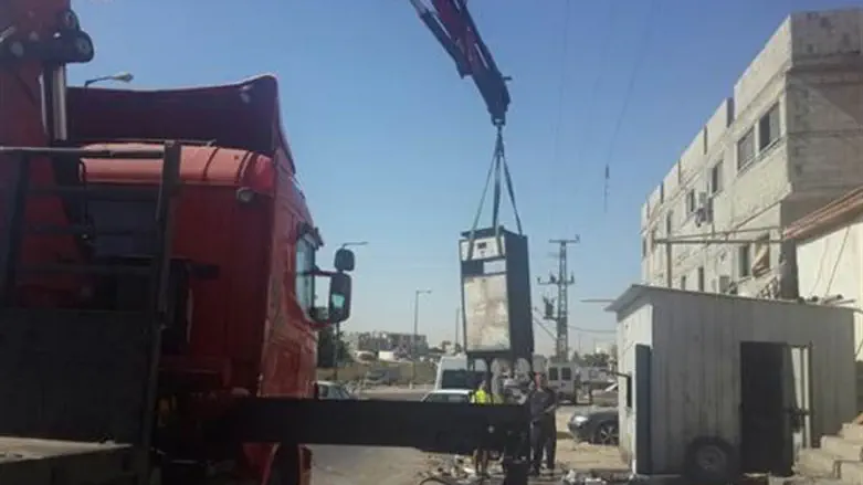 dismantling illegal gas stations