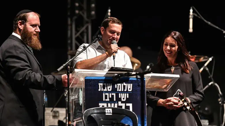 רגב בהופעה בשומרון