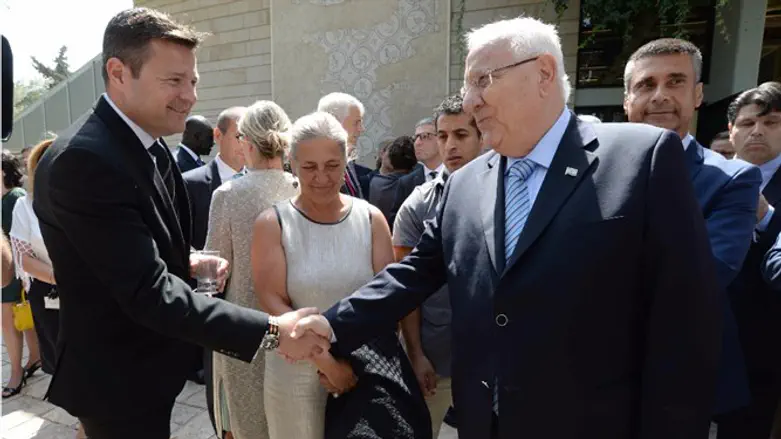 הנשיא והשגרירים הזרים, היום