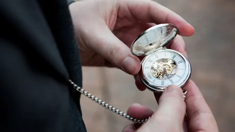 Часы (Иллюстрация)