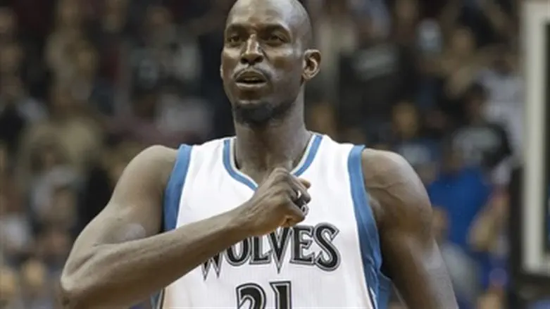 גארנט. שחקן נוסף פורש