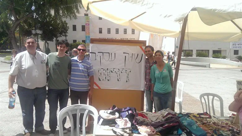 בעלי עסקים מהדרום ביריד ברעננה. ארכיון