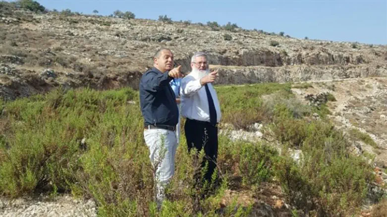 סגן שר הביטחון עם ראש מועצת בית אריה