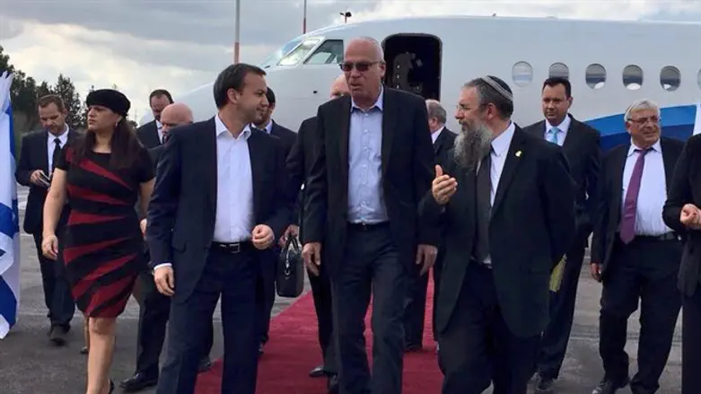 אריאל עם האורח הרוסי. היום