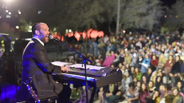 יונתן רזאל באירוע המסורתי לזכר תפילת חנה בערב רה"ש באתר שילה הקדומה